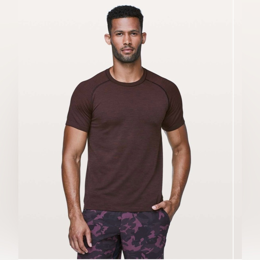 Lululemon Metal Vent Tech Short Sleeve
Cassis / Black